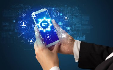 Teknoloji kavramına sahip akıllı telefon kullanımı