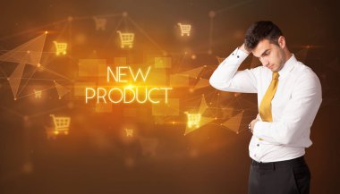 İş adamı alışverişi düşünüyor.