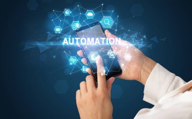 Teknoloji kavramına sahip akıllı telefon kullanımı