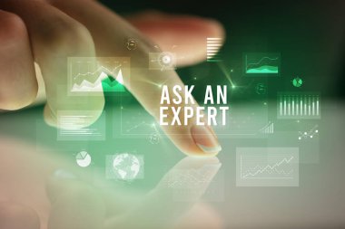 İş grafikleri ve simgeler konseptiyle tablete dokunmak