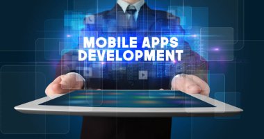 Tablet tutan kişi, teknoloji konsepti