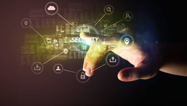 Siber güvenlik tuşuna elle dokun