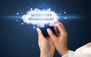 Bulut iş konsepti olan akıllı telefon kullanımı