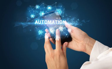 Teknoloji kavramına sahip akıllı telefon kullanımı