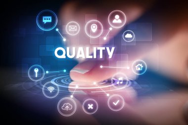 Web teknolojisi simgeleriyle tablete dokunmak