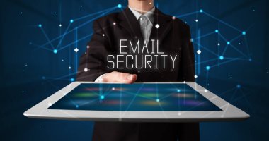 Tablet tutan kişi, güvenlik kavramı