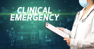 Doktor panoya notlar yazıyor, tıbbi teşhis konsepti.