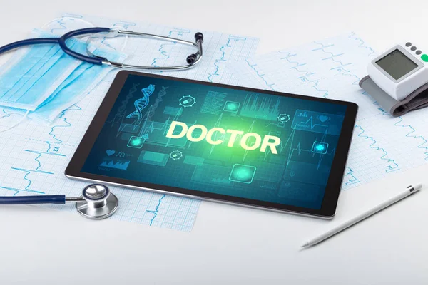 Tablet pc e roba medica — Foto Stock