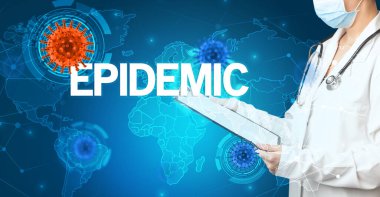 Doktor tıbbi kayıtları dolduruyor.