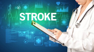 Genç doktor notlar yazıyor.