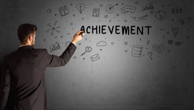 İş adamı yaratıcı bir fikir çiziyor.