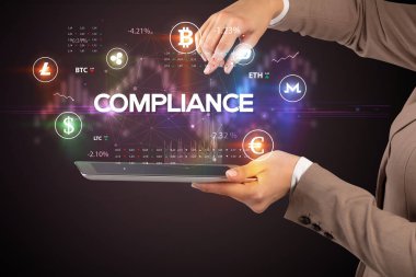 Yazılı dokunmatik ekranın yakın plan görüntüsü