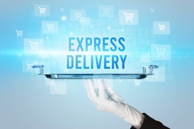 Garson online alışveriş konsepti sunuyor.