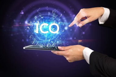 Kısaltmalı dokunmatik ekranın yakın plan görüntüsü.