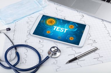 Yazılı bir tablet pc 'nin yakın görüntüsü