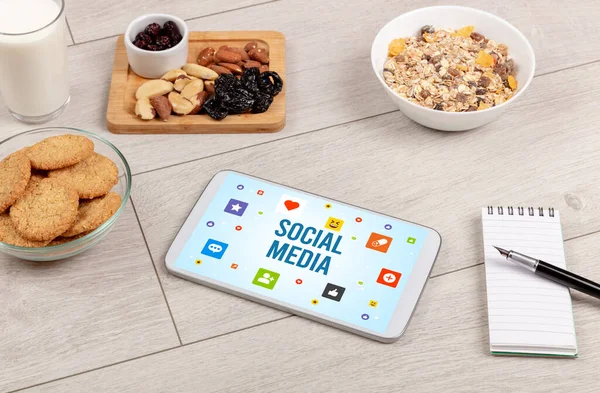 Healthy Tablet Composición PC, concepto de redes sociales — Foto de Stock