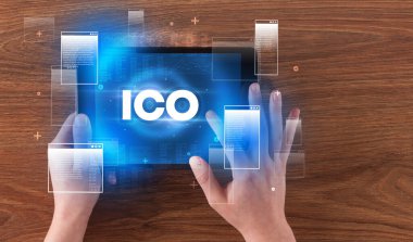 El tutuş tabletinin yakın plan görüntüsü