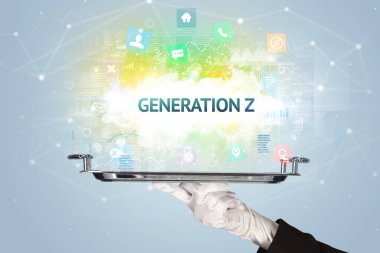 Sosyal ağlara hizmet eden garson