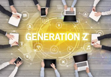 Bir grup insan toplantı yapıyor.