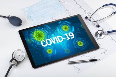 Yazılı bir tablet pc 'nin yakın görüntüsü