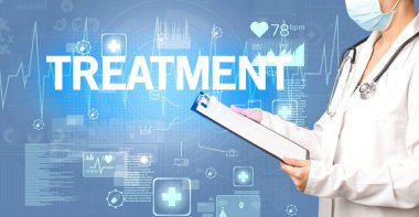 Genç doktor notlar yazıyor.