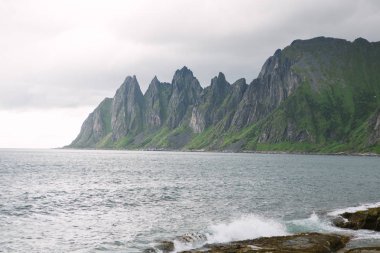 Şeytanlar dişler, Tungeneset, Senja, Norveç