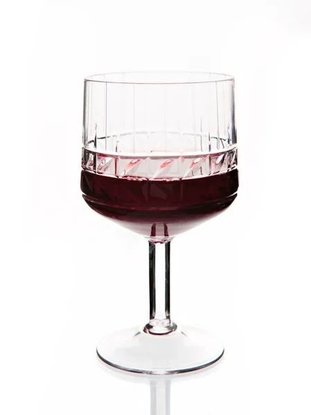 Copo de vinho isolado no fundo branco - imagem de foto realista — Fotografia de Stock