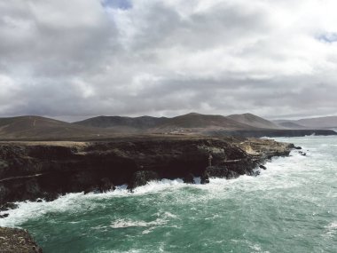 Ajuy sahil şeridine vulcanic dağlar Fuerteventura Adası, Kanarya Adaları, İspanya için görüntüleyin