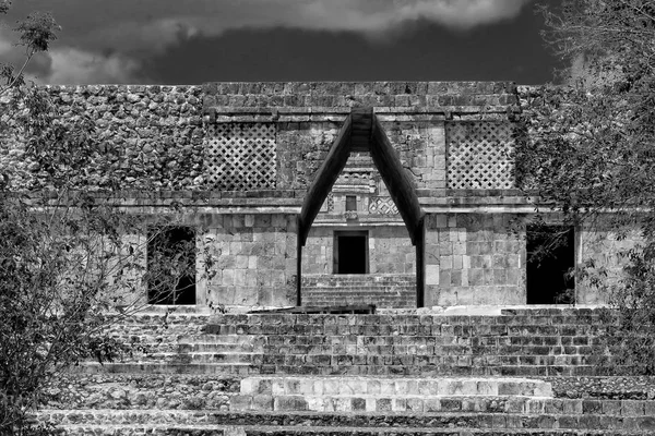 Entrada de arco falso b & w — Foto de Stock