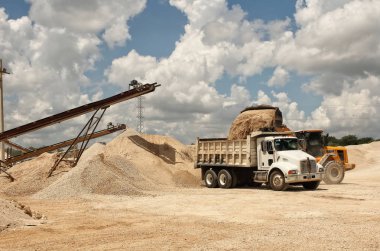 Bir taş ocağı 1 Taşıma bant