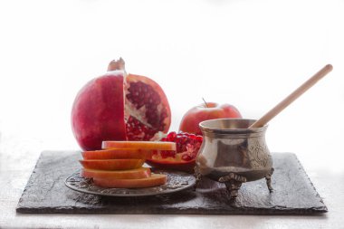Elma, nar ve bal için Rosh Hashanah