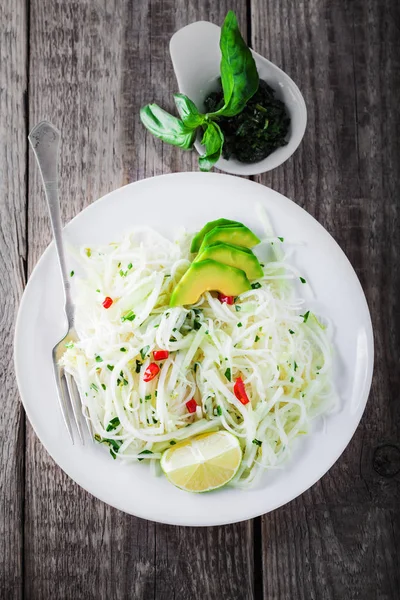 Macarrão de couve-rábano picante — Fotografia de Stock