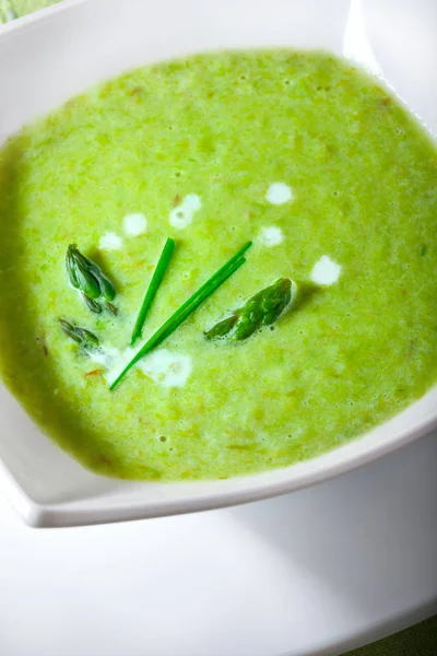 Sopa de creme de espargos — Fotografia de Stock