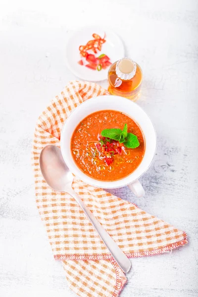 Taça de sopa de tomate fresco Gazpacho — Fotografia de Stock