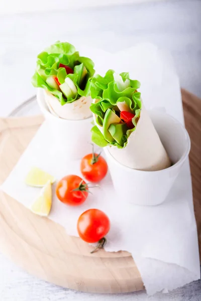 Sanduíches de embrulho vegetal — Fotografia de Stock