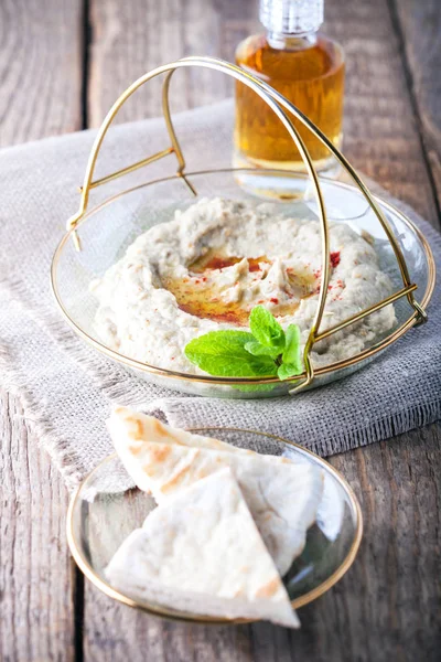 Baba ghanoush, eggplant dip, mediterranean food. — Stock Photo, Image