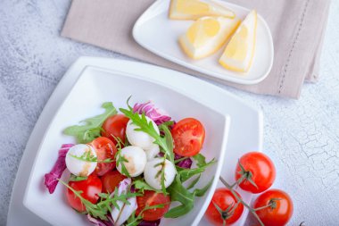 mozzarella salatası
