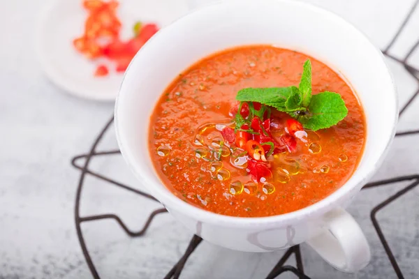 Mangkuk sup tomat segar Gazpacho . — Stok Foto