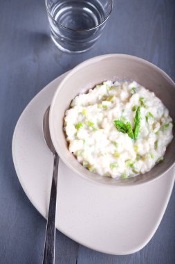 Risotto kuşkonmaz ile