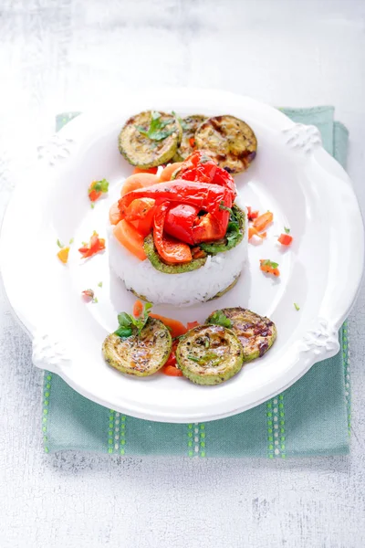 Rice timbale with fried zucchini — Stock Photo, Image