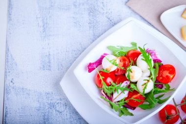 mozzarella salatası