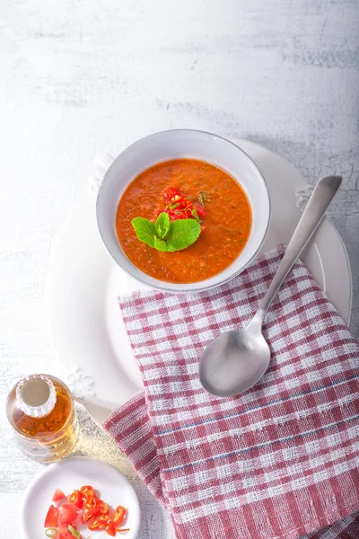 Mangkuk sup tomat segar Gazpacho — Stok Foto