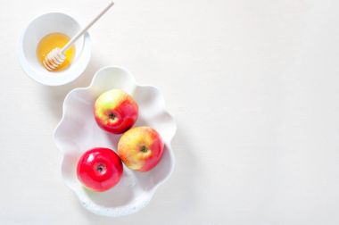 Elma, nar ve bal için Rosh Hashanah