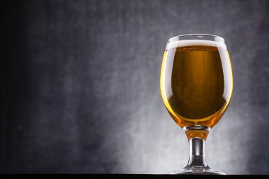 Bir bardak light bira.