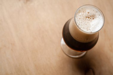 Ahşap üzerine yiğit