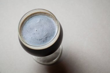 Imperial gri üzerine yiğit