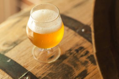 Bir varil üzerinde hafif bira