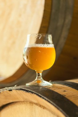 Bir varil üzerinde hafif bira