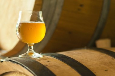 Bir varil üzerinde hafif bira
