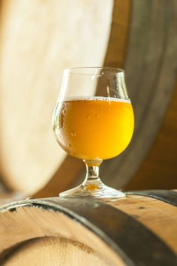 Bir varil üzerinde hafif bira